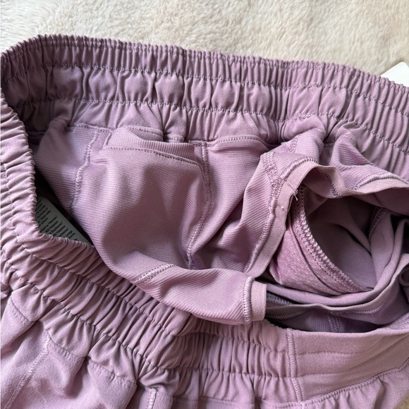 NWT Lululemon Athletica Hotty Hot LR Short Lavender Lux Size 8 - Picture 8 of 9